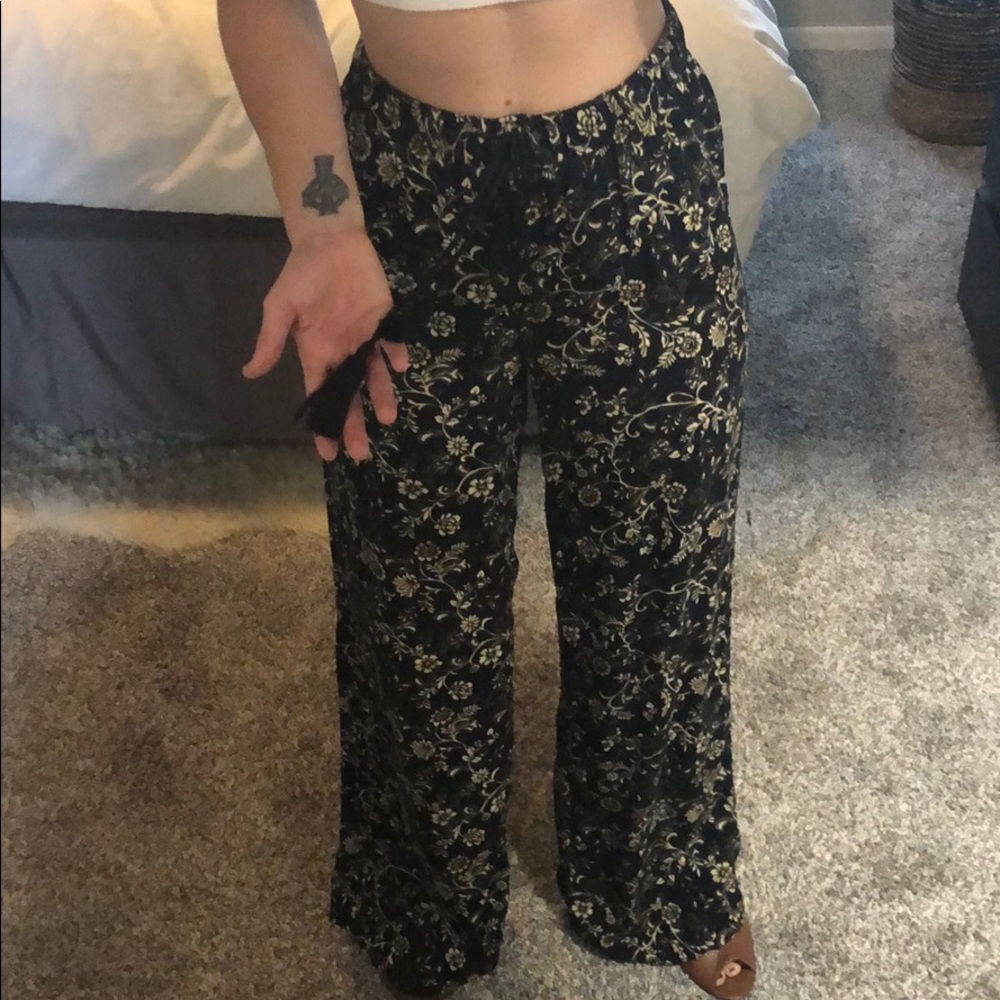 Wide leg printed pant with tassle drawstring - Picture 2 of 4